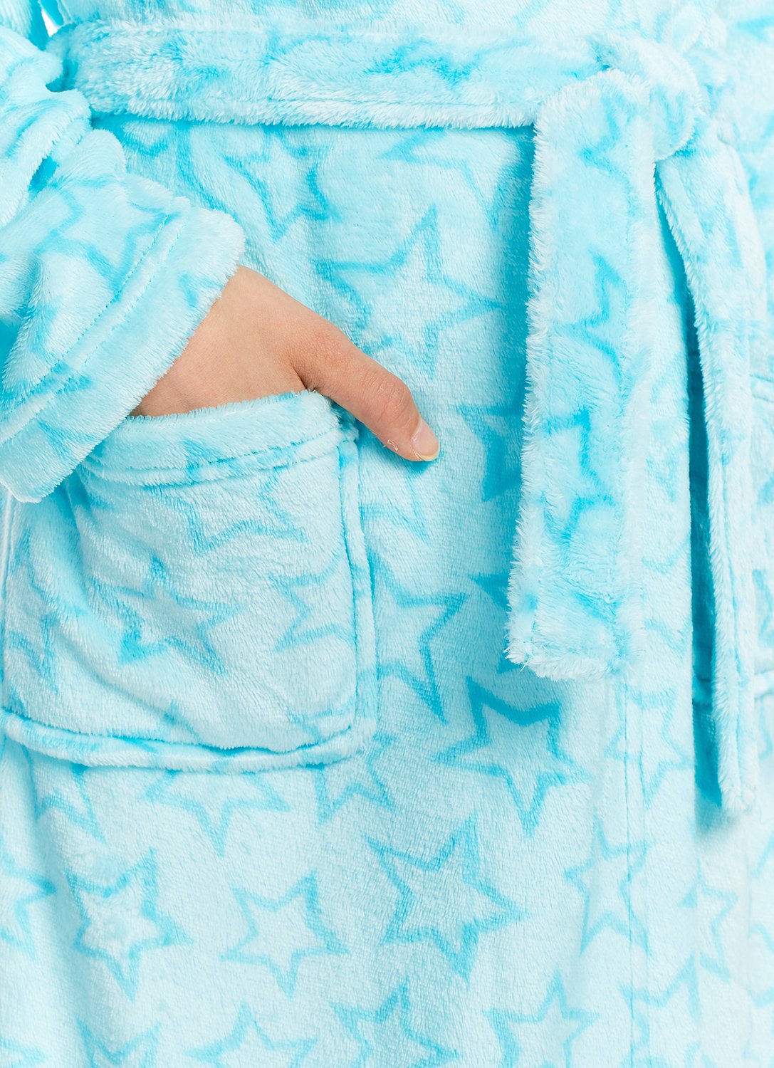 Detail Girl wearing Blue Plush Sleep Robe